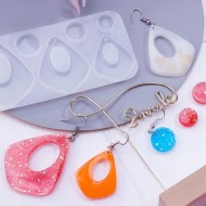 Epoksi Çoklu Ortası Boş Asimetrik Üçgen Model Delikli Kolye Küpe Kalıbı Epoksi Çoklu Ortası Boş Asimetrik Üçgen Model Delikli Kolye Küpe Kalıbı