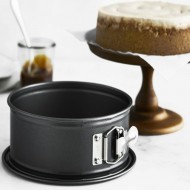 Patisse Yüksek Yuvarlak Altı Çıkan Kelepçeli Pasta Kalıbı 22 CM Patisse Yüksek Yuvarlak Altı Çıkan Kelepçeli Pasta Kalıbı 22 CM