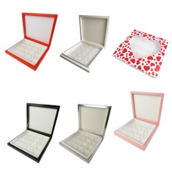 Karton Çikolata Kutusu 16'lı Separatörlü 23.5 X 22.5 CM Karton Çikolata Kutusu 16'lı Separatörlü 23.5 X 22.5 CM
